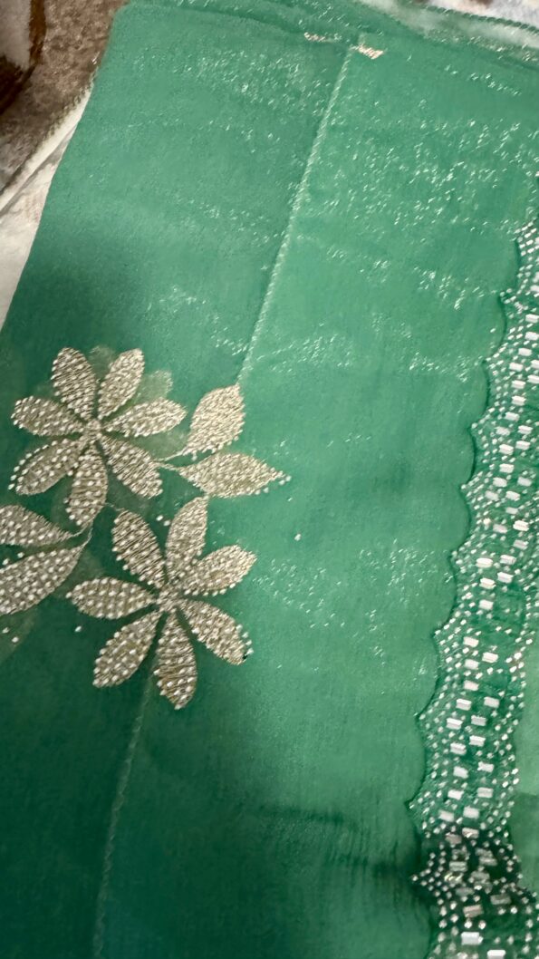 B306699C-3D7C-4FFD-937F-86E98C634806